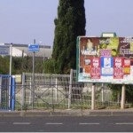 Panneau d’affichage devant l’école ’Pablo Picasso’